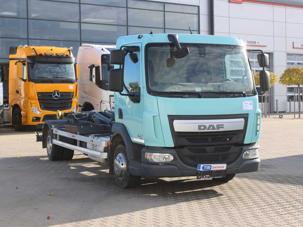 DAF LF 180 FA, EURO 6, HOOK LOADER CONTAINER - Haakarmsysteem vrachtwagen: afbeelding 3 DAF LF 180 FA, EURO 6, HOOK LOADER CONTAINER - Haakarmsysteem vrachtwagen: afbeelding 3