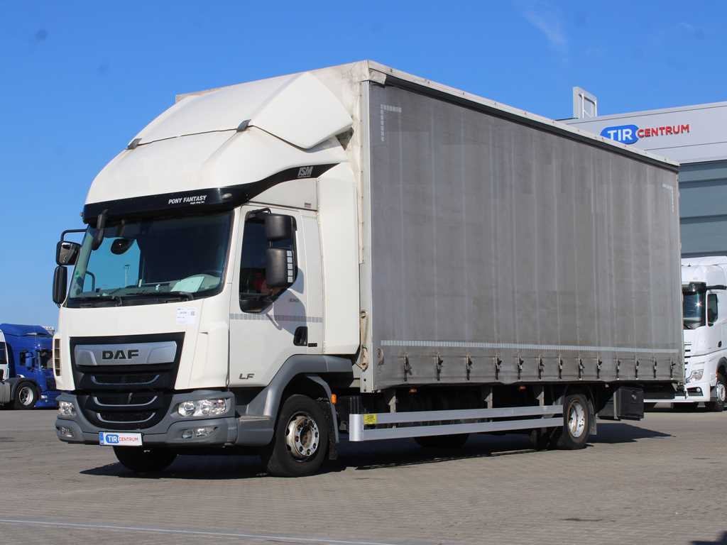DAF LF 210, EURO 6, SLEEPING BODY - Schuifzeilen vrachtwagen: afbeelding 1 DAF LF 210, EURO 6, SLEEPING BODY - Schuifzeilen vrachtwagen: afbeelding 1