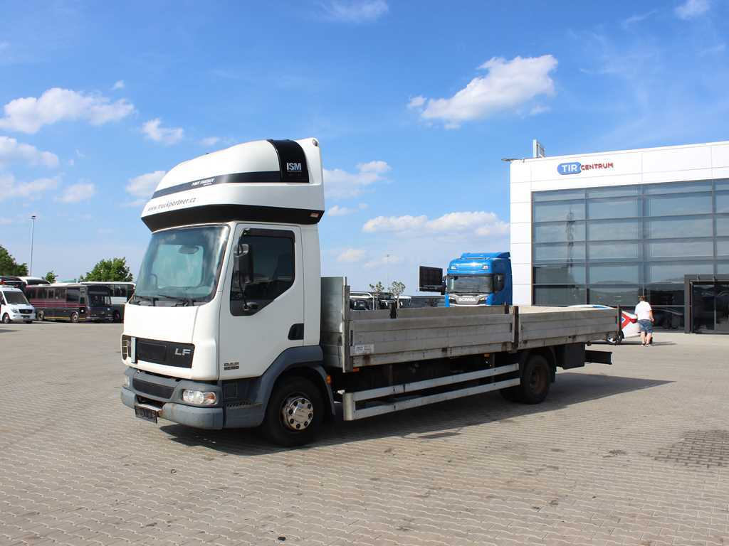 DAF LF 45.180, SLEEPING BODY, EURO 3, TIRES 80% - Vrachtwagen met open laadbak: afbeelding 1 DAF LF 45.180, SLEEPING BODY, EURO 3, TIRES 80% - Vrachtwagen met open laadbak: afbeelding 1