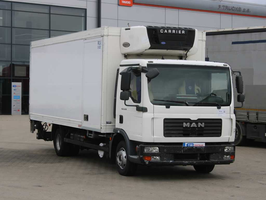 MAN TGL 12.210, EURO 4, HYDRAULIC FRONT, CARRIER SUPRA 850 Mt, 2X EVAPORATOR - Koelwagen vrachtwagen: afbeelding 3 MAN TGL 12.210, EURO 4, HYDRAULIC FRONT, CARRIER SUPRA 850 Mt, 2X EVAPORATOR - Koelwagen vrachtwagen: afbeelding 3