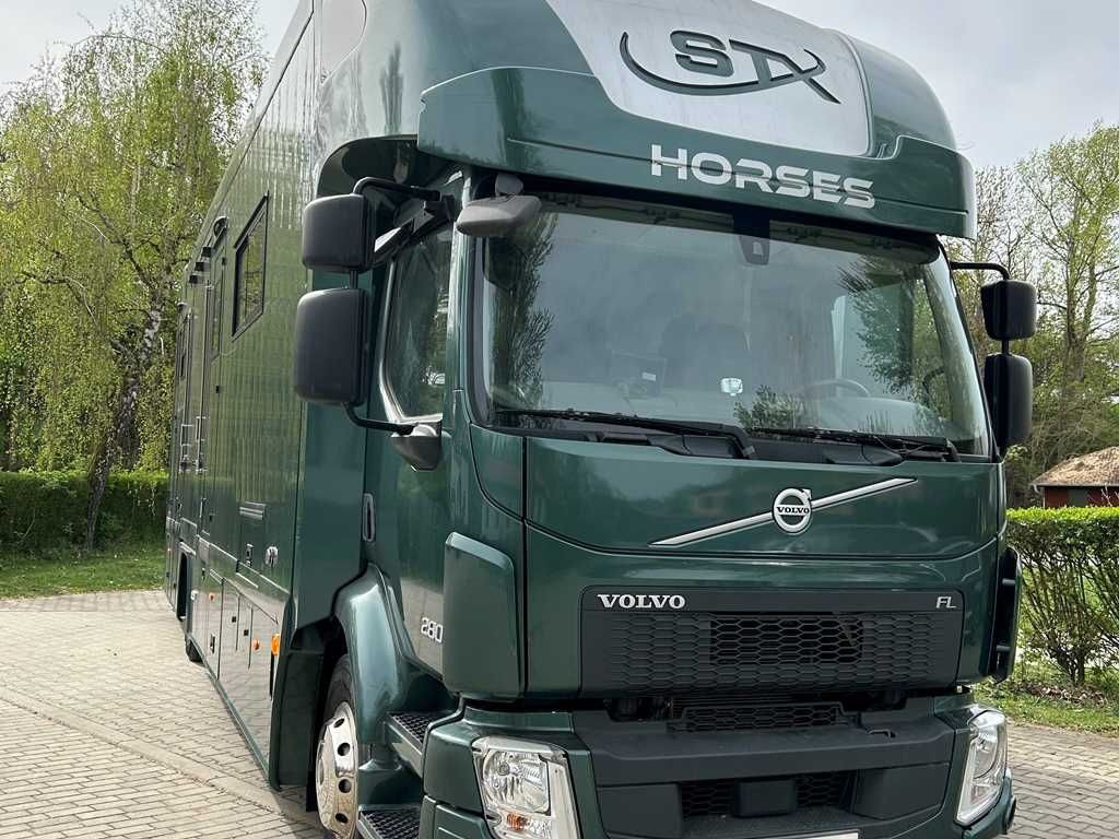 Volvo STX FL, 6 PEOPLE, 5 HORSES, CAMERA, 2X TAIL LIFT - Paardenvrachtwagen: afbeelding 2 Volvo STX FL, 6 PEOPLE, 5 HORSES, CAMERA, 2X TAIL LIFT - Paardenvrachtwagen: afbeelding 2