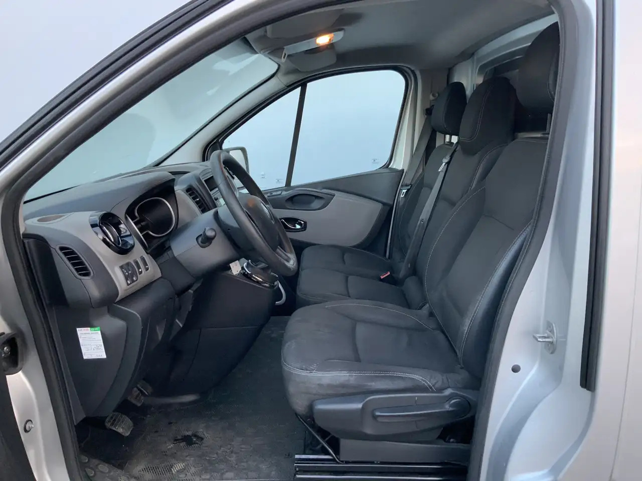 Renault Trafic 1.6 dCi T29 L2H1 Comfort Airco Cruise 3 Zits EXPOR - Andere machine: afbeelding 4 Renault Trafic 1.6 dCi T29 L2H1 Comfort Airco Cruise 3 Zits EXPOR - Andere machine: afbeelding 4