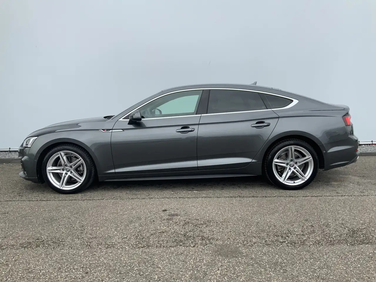 Audi A5 Sportback 2.0 TFSI g-tron Sport 2 x S-line edition - Hatchback: afbeelding 3 Audi A5 Sportback 2.0 TFSI g-tron Sport 2 x S-line edition - Hatchback: afbeelding 3