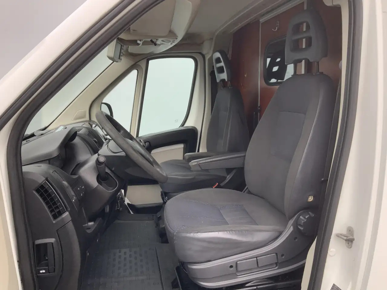 Citroen Jumper 30 2.2 HDI L2H2 Airco Cruise Camera 3 Zits sidebar - Gesloten bestelwagen: afbeelding 4 Citroen Jumper 30 2.2 HDI L2H2 Airco Cruise Camera 3 Zits sidebar - Gesloten bestelwagen: afbeelding 4