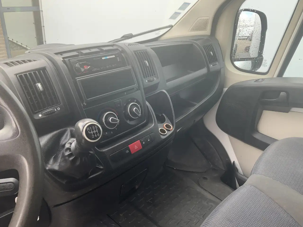 Citroen Jumper 35 2.2 HDI L4H3 Maxi (motor lampje brand !!) Airco - Gesloten bestelwagen: afbeelding 5 Citroen Jumper 35 2.2 HDI L4H3 Maxi (motor lampje brand !!) Airco - Gesloten bestelwagen: afbeelding 5