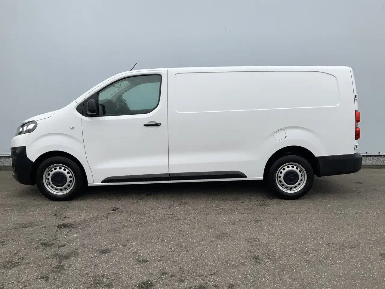 Citroen Jumpy 2.0 BlueHDI 120 XL Club Airco Cruise Navi 3 Zits E - Kleine bestelwagen: afbeelding 4 Citroen Jumpy 2.0 BlueHDI 120 XL Club Airco Cruise Navi 3 Zits E - Kleine bestelwagen: afbeelding 4