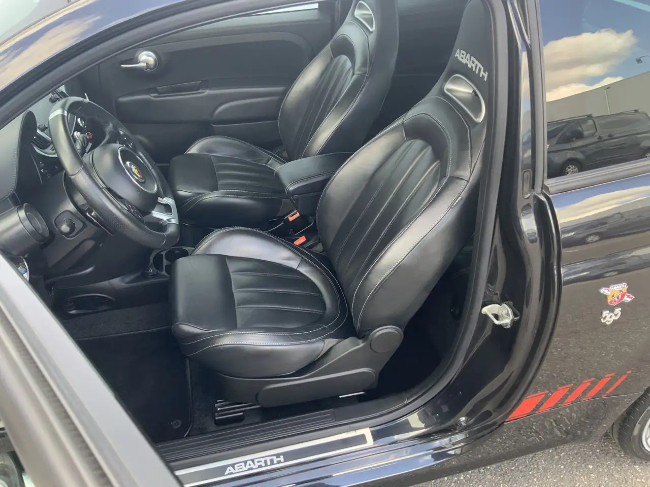 Fiat 500C Abarth 1.4 T-Jet 595 Automaat Euro 6 - Cabrio: afbeelding 5 Fiat 500C Abarth 1.4 T-Jet 595 Automaat Euro 6 - Cabrio: afbeelding 5