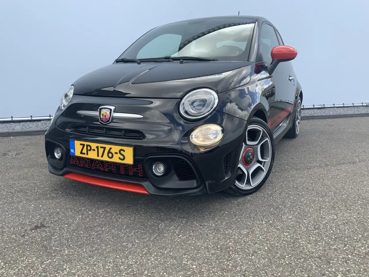 Fiat 500C Abarth 1.4 T-Jet 595 Automaat Euro 6 - Personenwagen: afbeelding 2 Fiat 500C Abarth 1.4 T-Jet 595 Automaat Euro 6 - Personenwagen: afbeelding 2
