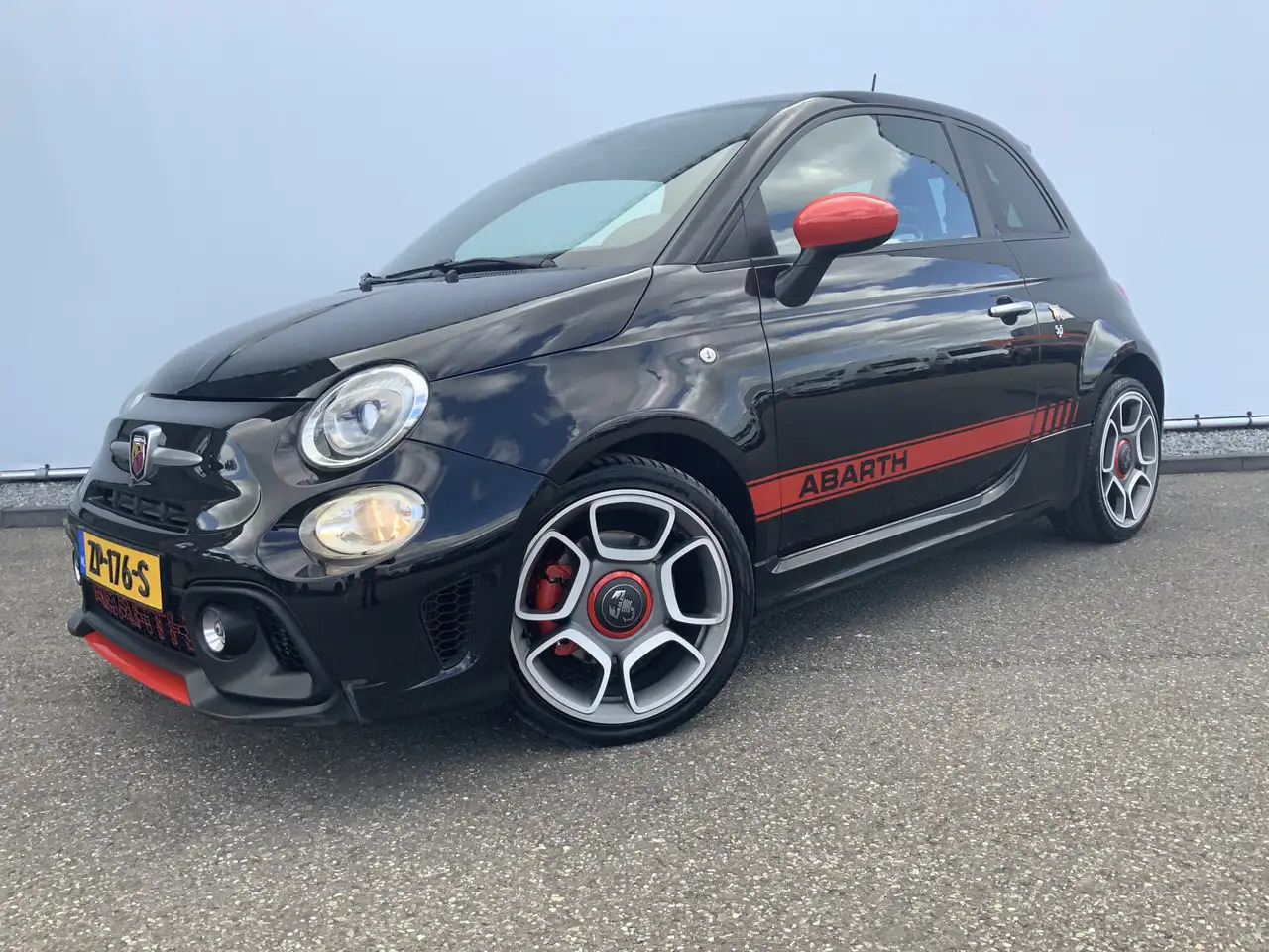Fiat 500C Abarth 1.4 T-Jet 595 Automaat Euro 6 - Cabrio: afbeelding 1 Fiat 500C Abarth 1.4 T-Jet 595 Automaat Euro 6 - Cabrio: afbeelding 1