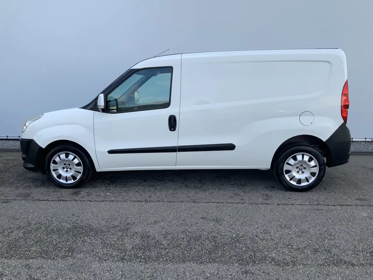 Fiat Doblo Cargo 1.6 MultiJet SX Maxi Airco Trekhaak 1300 kg - Kleine bestelwagen: afbeelding 3 Fiat Doblo Cargo 1.6 MultiJet SX Maxi Airco Trekhaak 1300 kg - Kleine bestelwagen: afbeelding 3