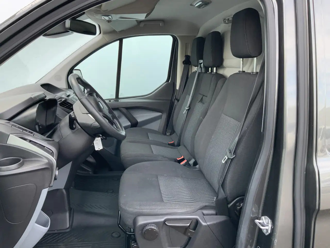 Ford Transit Custom 270 2.2 TDCI L1H1 Trend Airco Camera Cruise Dakdra - Gesloten bestelwagen: afbeelding 4 Ford Transit Custom 270 2.2 TDCI L1H1 Trend Airco Camera Cruise Dakdra - Gesloten bestelwagen: afbeelding 4