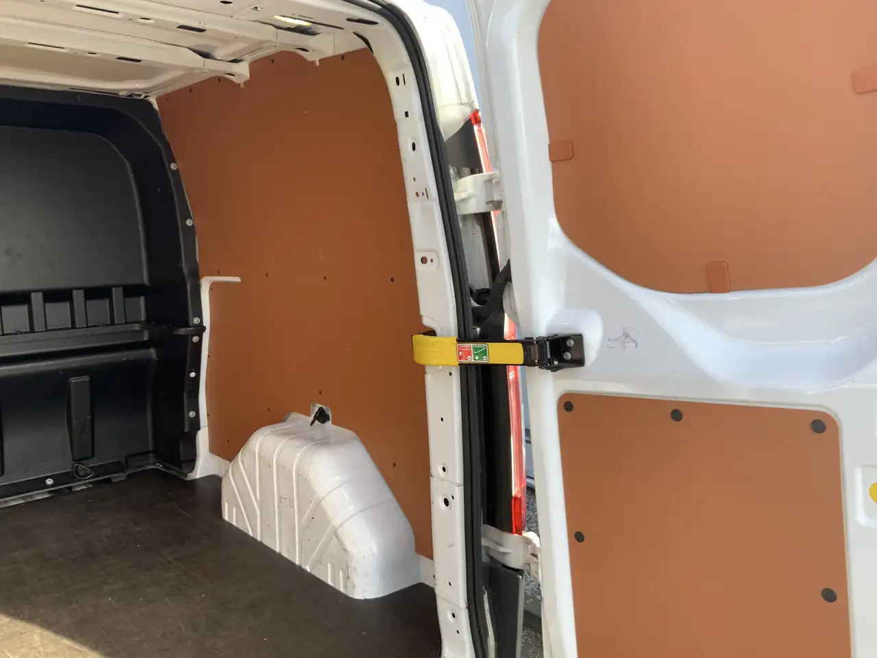 Bestelwagen met dubbele cabine Ford Transit Custom 290 2.0 TDCI L2H1 6 Zits Trend DC Airco Cruise Tre: afbeelding 16