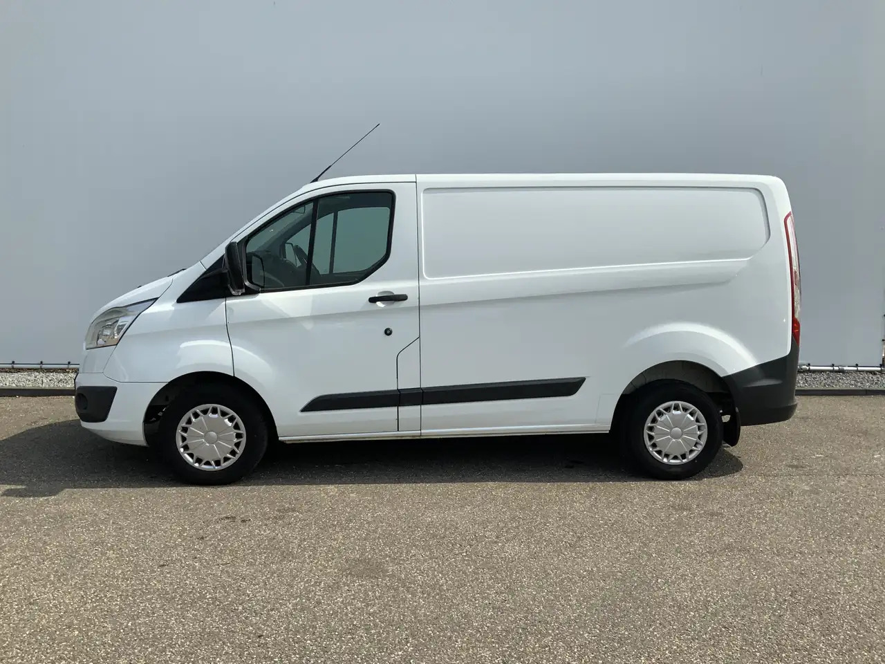 Ford Transit Custom 290 2.2 TDCI L1H2 Trend Airco Cruise 3 Zits Trekha - Gesloten bestelwagen: afbeelding 3 Ford Transit Custom 290 2.2 TDCI L1H2 Trend Airco Cruise 3 Zits Trekha - Gesloten bestelwagen: afbeelding 3