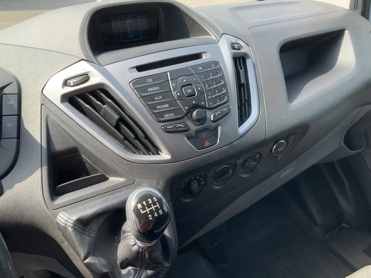 Ford Transit Custom 290 2.2 TDCI L1H2 Trend Airco Cruise 3 Zits Trekha - Gesloten bestelwagen: afbeelding 4 Ford Transit Custom 290 2.2 TDCI L1H2 Trend Airco Cruise 3 Zits Trekha - Gesloten bestelwagen: afbeelding 4