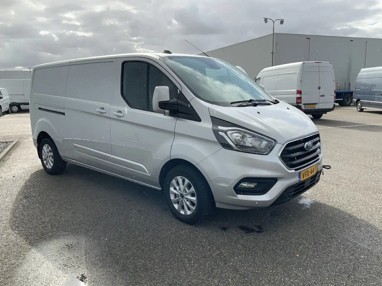 Ford Transit Custom 300 2.0 TDCI (MOTOR DEFECT!!) L2H2 Airco Navi 3 Zi - Gesloten bestelwagen: afbeelding 2 Ford Transit Custom 300 2.0 TDCI (MOTOR DEFECT!!) L2H2 Airco Navi 3 Zi - Gesloten bestelwagen: afbeelding 2