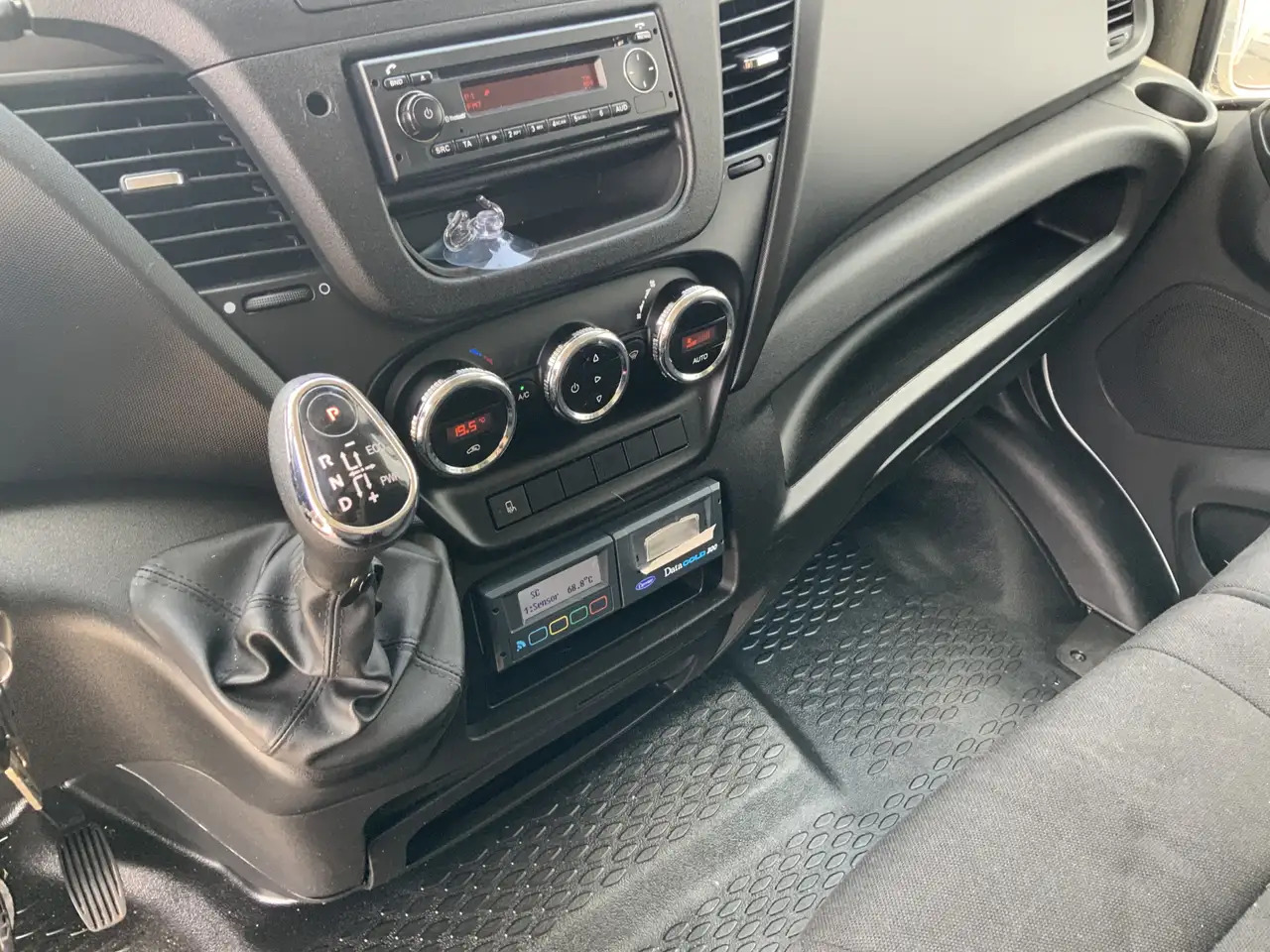 Iveco Daily 35C13 2.3 375 Automaat Koelmeubelbak Deuren Dag&Na - Koelwagen: afbeelding 4 Iveco Daily 35C13 2.3 375 Automaat Koelmeubelbak Deuren Dag&Na - Koelwagen: afbeelding 4