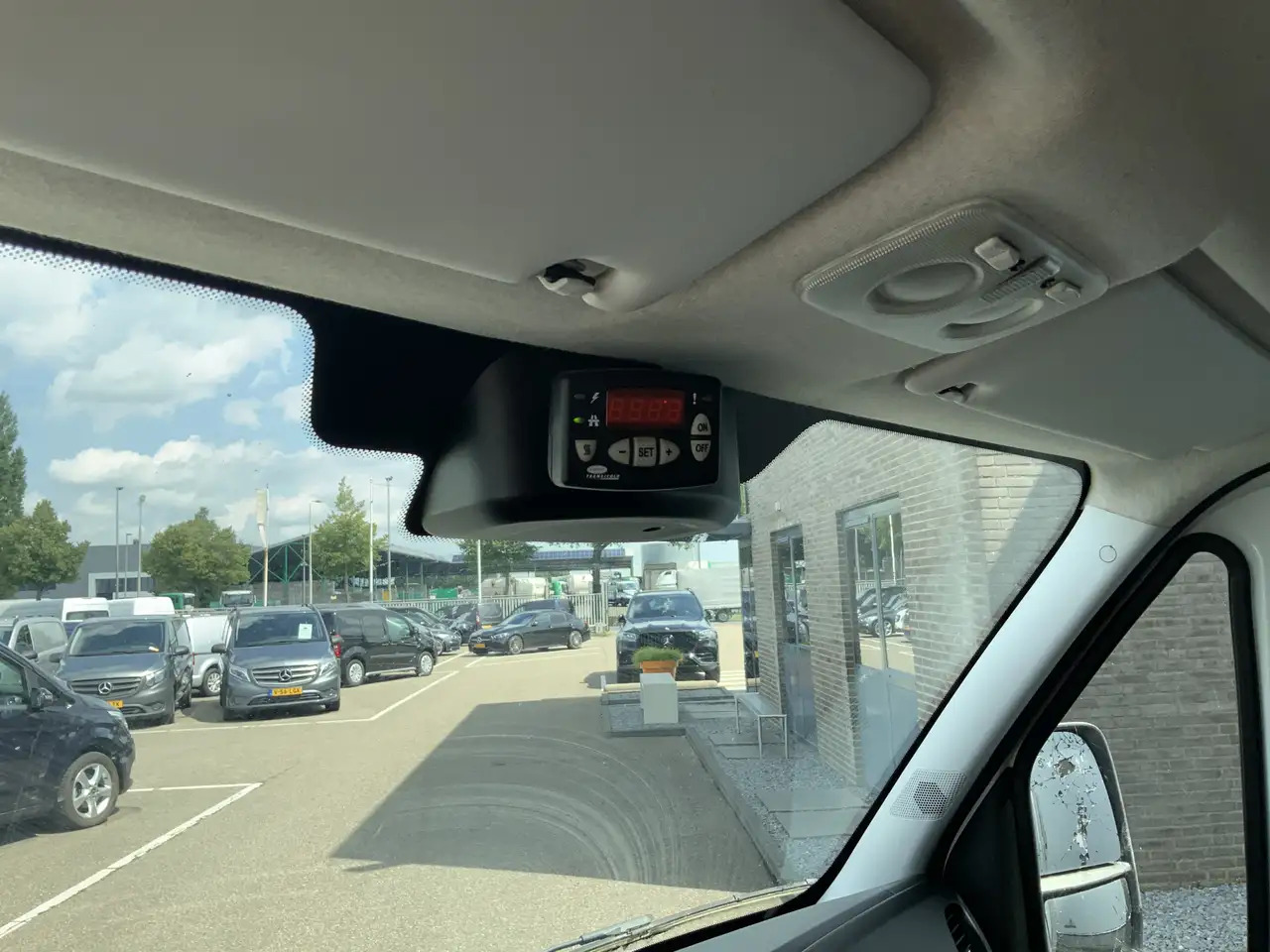 Iveco Daily 35C13 2.3 375 Automaat Koelmeubelbak Deuren Dag&Na - Koelwagen: afbeelding 5 Iveco Daily 35C13 2.3 375 Automaat Koelmeubelbak Deuren Dag&Na - Koelwagen: afbeelding 5