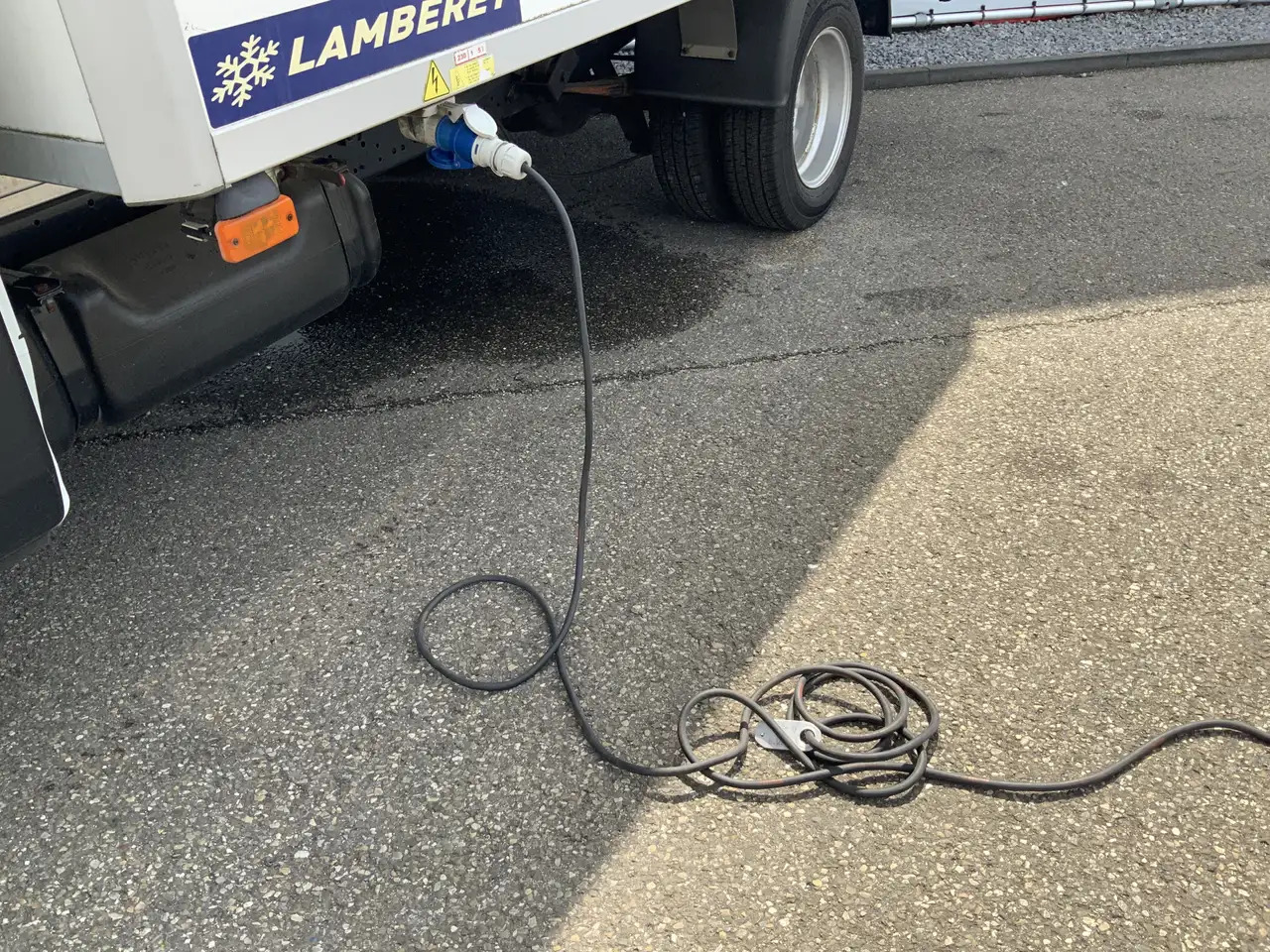 Iveco Daily 35C13 2.3 375 Automaat Koelmeubelbak Deuren Dag&Na - Koelwagen: afbeelding 2 Iveco Daily 35C13 2.3 375 Automaat Koelmeubelbak Deuren Dag&Na - Koelwagen: afbeelding 2