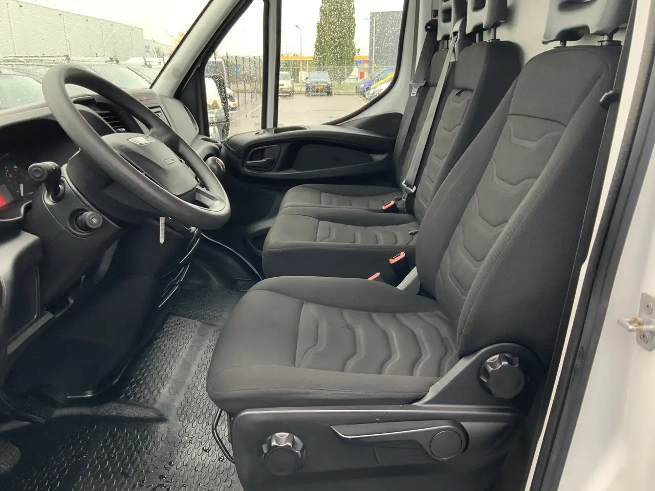 Iveco Daily 35S13V 2.3 352 H2 L3 Airco 3 Zits Opstap Euro 5 - Gesloten bestelwagen: afbeelding 5 Iveco Daily 35S13V 2.3 352 H2 L3 Airco 3 Zits Opstap Euro 5 - Gesloten bestelwagen: afbeelding 5