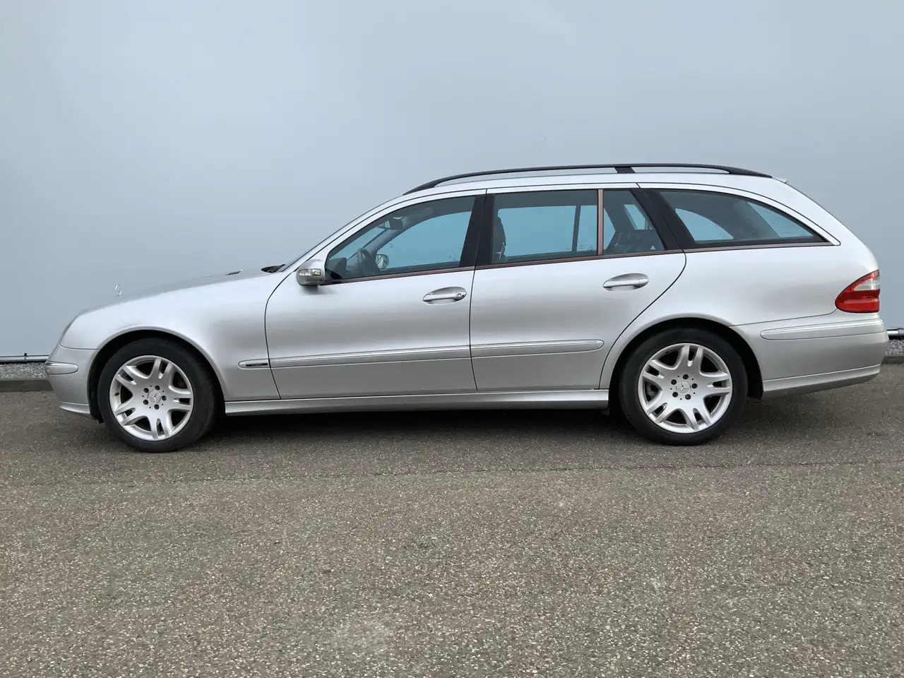 Mercedes-Benz E 500 Combi V8 Elegance 4-Matic airmatic,full option - Personenwagen: afbeelding 3 Mercedes-Benz E 500 Combi V8 Elegance 4-Matic airmatic,full option - Personenwagen: afbeelding 3