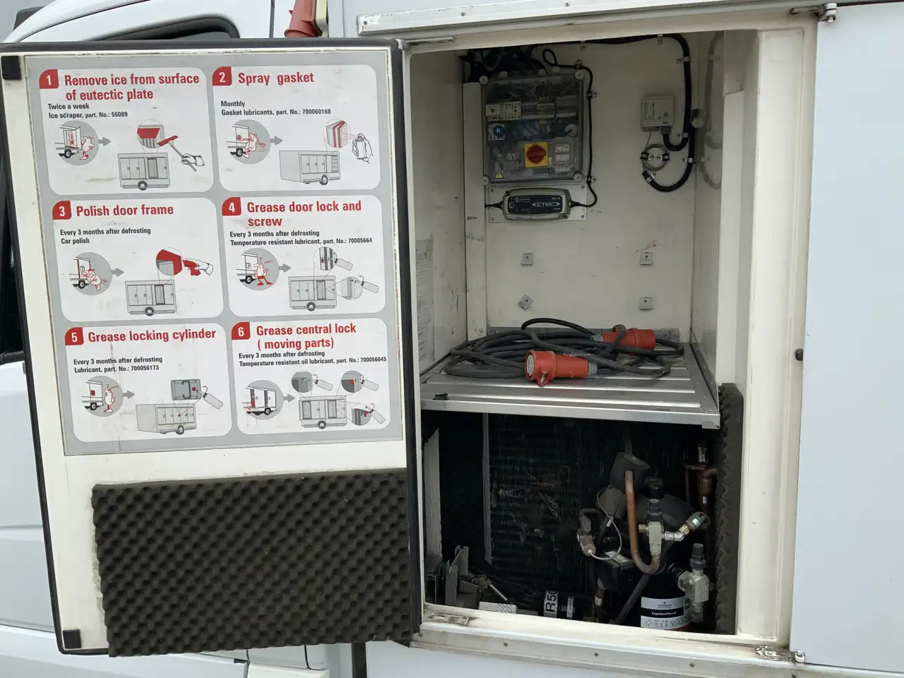 Mercedes-Benz Sprinter 310 2.2 CDI 366 ijswagen 40 gr _0 Deuren 10 Euro 5 - Koelwagen: afbeelding 4 Mercedes-Benz Sprinter 310 2.2 CDI 366 ijswagen 40 gr _0 Deuren 10 Euro 5 - Koelwagen: afbeelding 4