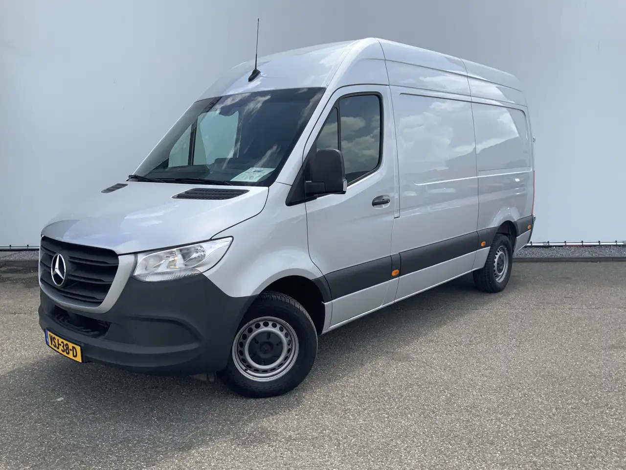 Mercedes-Benz Sprinter 315 1.9 CDI L2H2 Automaat 3 Zits Airco Navi Camera - Gesloten bestelwagen: afbeelding 1 Mercedes-Benz Sprinter 315 1.9 CDI L2H2 Automaat 3 Zits Airco Navi Camera - Gesloten bestelwagen: afbeelding 1