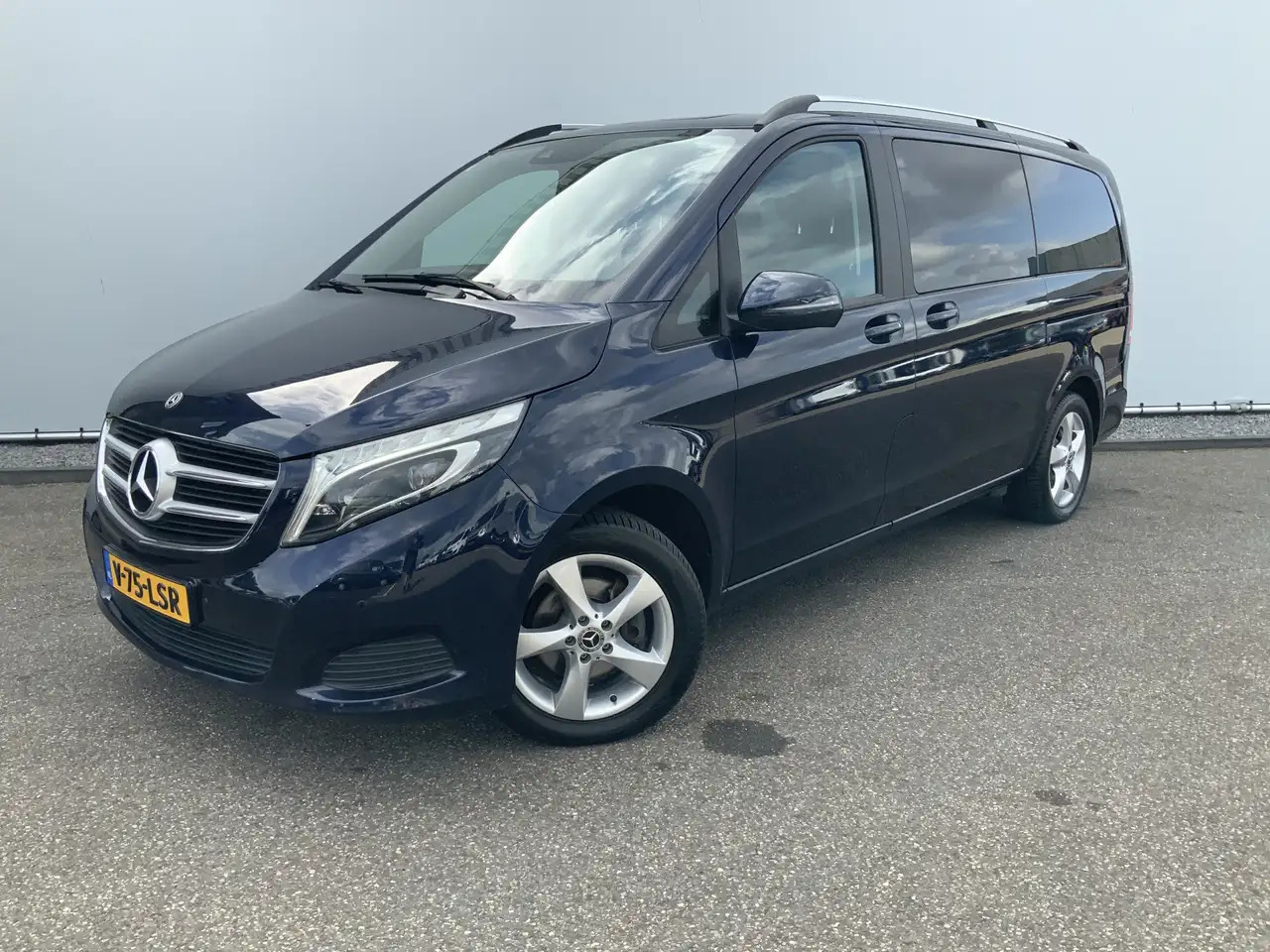 Mercedes-Benz V 220 220d Lang Automaat Avantgarde Edition Dub Cab Leer - Bestelwagen met dubbele cabine: afbeelding 1 Mercedes-Benz V 220 220d Lang Automaat Avantgarde Edition Dub Cab Leer - Bestelwagen met dubbele cabine: afbeelding 1