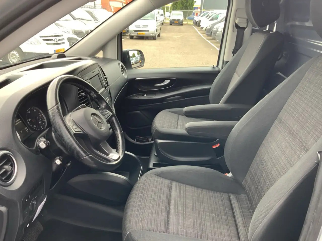 Gesloten bestelwagen Mercedes-Benz Vito 119 CDI Lang Automaat Airco Cruise Trekhaak 2500 k: afbeelding 9 Gesloten bestelwagen Mercedes-Benz Vito 119 CDI Lang Automaat Airco Cruise Trekhaak 2500 k: afbeelding 9