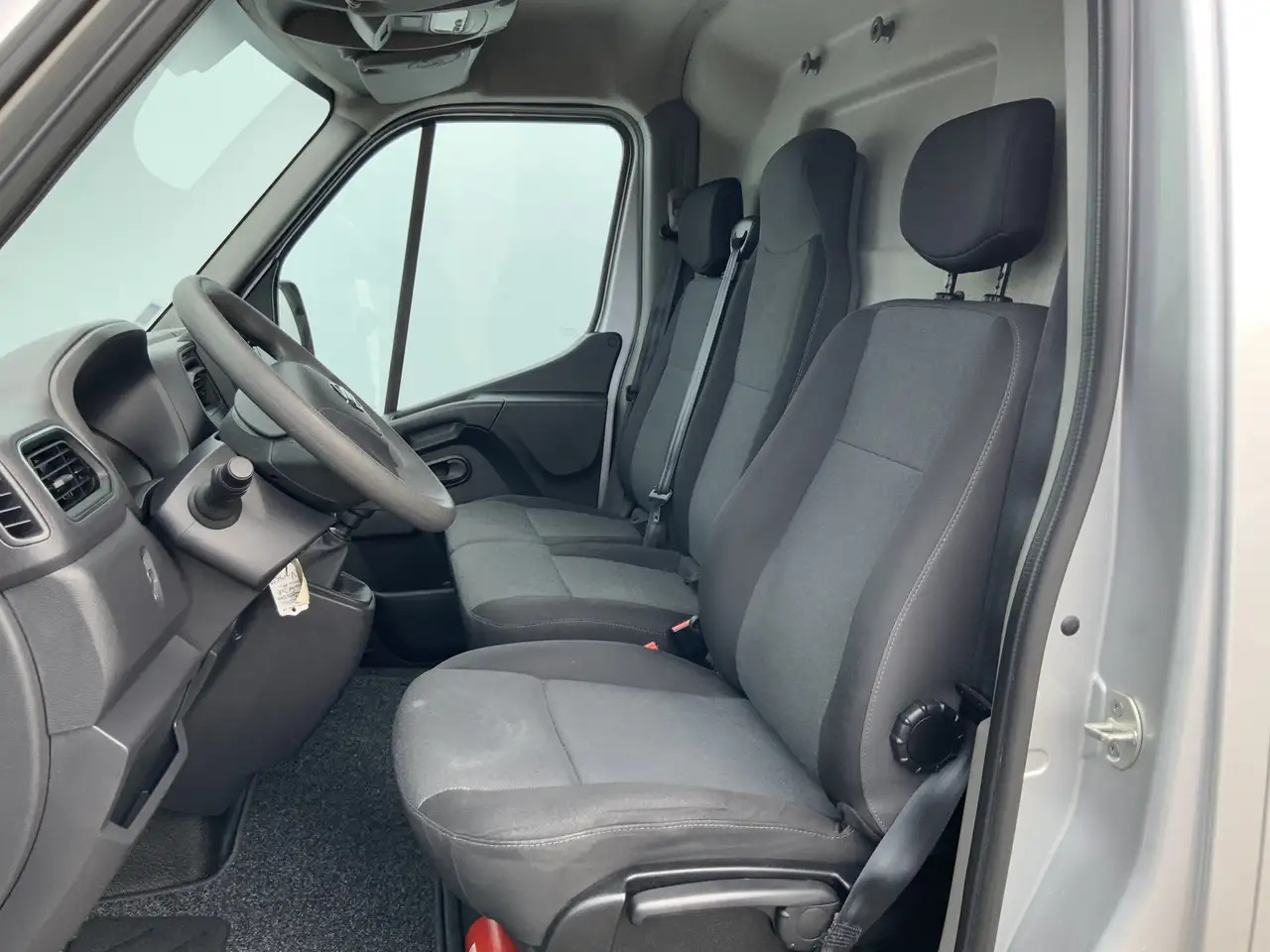 Nissan Interstar 2.3 dCi L2H2 Acenta Airco Cruise 3 Zits Camera Nav - Gesloten bestelwagen: afbeelding 4 Nissan Interstar 2.3 dCi L2H2 Acenta Airco Cruise 3 Zits Camera Nav - Gesloten bestelwagen: afbeelding 4