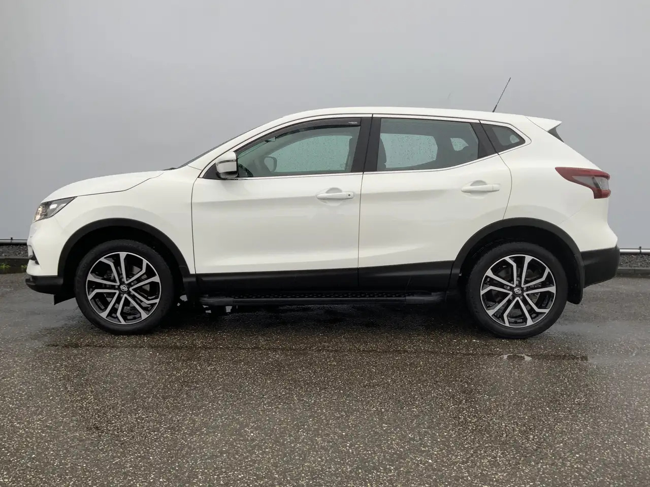 Nissan Qashqai 1.3 DIG-T Visia A SUV Airco Cruise Groot Scherm Na - SUV: afbeelding 4 Nissan Qashqai 1.3 DIG-T Visia A SUV Airco Cruise Groot Scherm Na - SUV: afbeelding 4