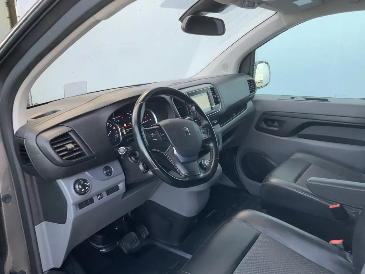 Peugeot Expert 227S 2.0 BlueHD(Koppakking Defect ) 180 Premium Pa - Gesloten bestelwagen: afbeelding 5 Peugeot Expert 227S 2.0 BlueHD(Koppakking Defect ) 180 Premium Pa - Gesloten bestelwagen: afbeelding 5