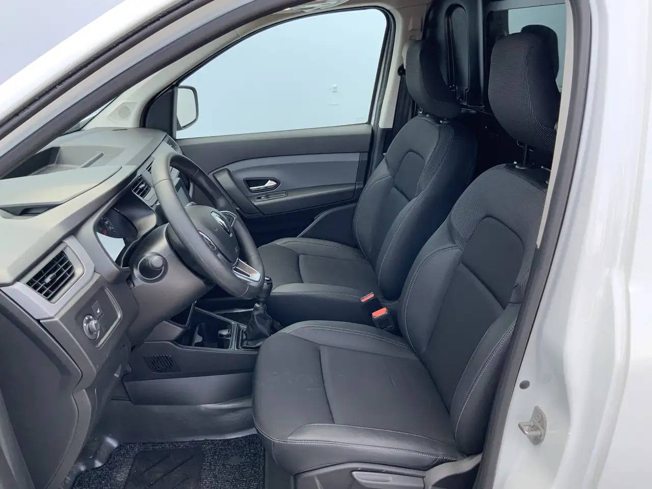 Renault Express 1.5 dCi 75 Comfort +Airco Cruise Navi Scherm Euro - Kleine bestelwagen: afbeelding 4 Renault Express 1.5 dCi 75 Comfort +Airco Cruise Navi Scherm Euro - Kleine bestelwagen: afbeelding 4