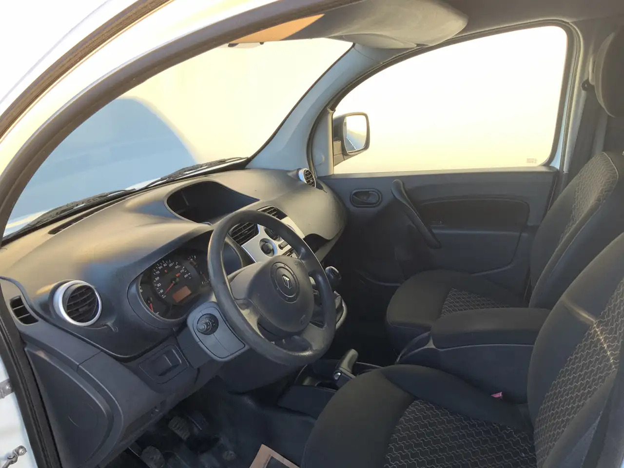 Renault Kangoo Express 1.5 dCi 70 Express Comfort Airco Trekhaak - Kleine bestelwagen: afbeelding 4 Renault Kangoo Express 1.5 dCi 70 Express Comfort Airco Trekhaak - Kleine bestelwagen: afbeelding 4