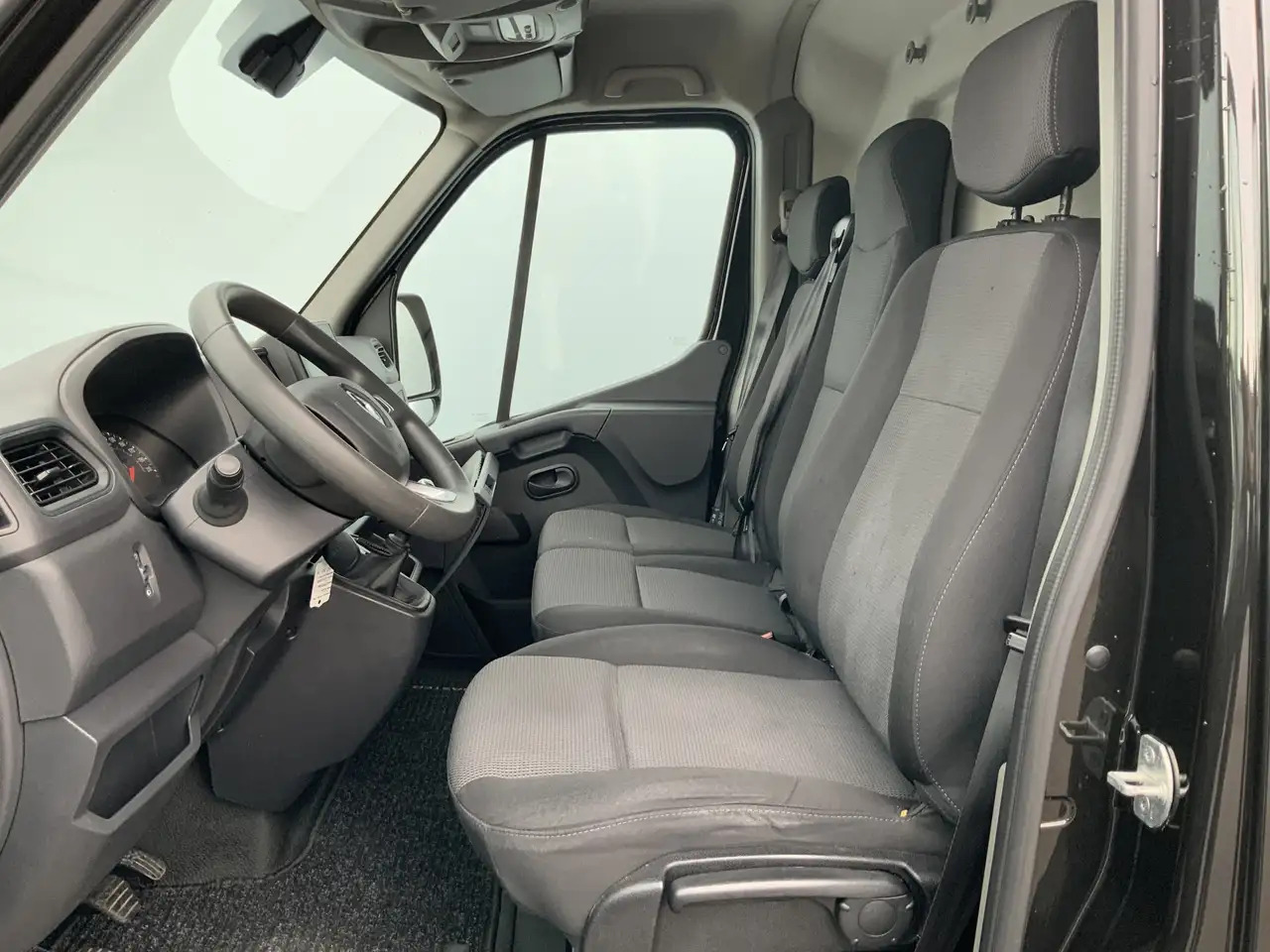 Renault Master T35 2.3 dCi 150 L2H2 Airco Cruise 3 Zits Camera Tr - Gesloten bestelwagen: afbeelding 4 Renault Master T35 2.3 dCi 150 L2H2 Airco Cruise 3 Zits Camera Tr - Gesloten bestelwagen: afbeelding 4