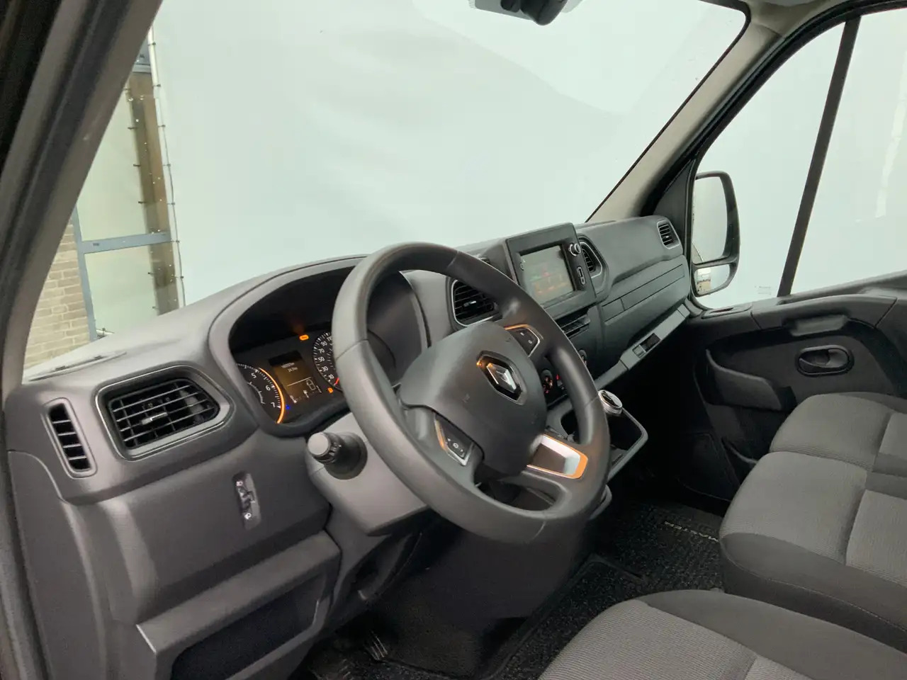 Renault Master T35 2.3 dCi 150 L2H2 Airco Cruise Camera 3 Zits Na - Gesloten bestelwagen: afbeelding 5 Renault Master T35 2.3 dCi 150 L2H2 Airco Cruise Camera 3 Zits Na - Gesloten bestelwagen: afbeelding 5