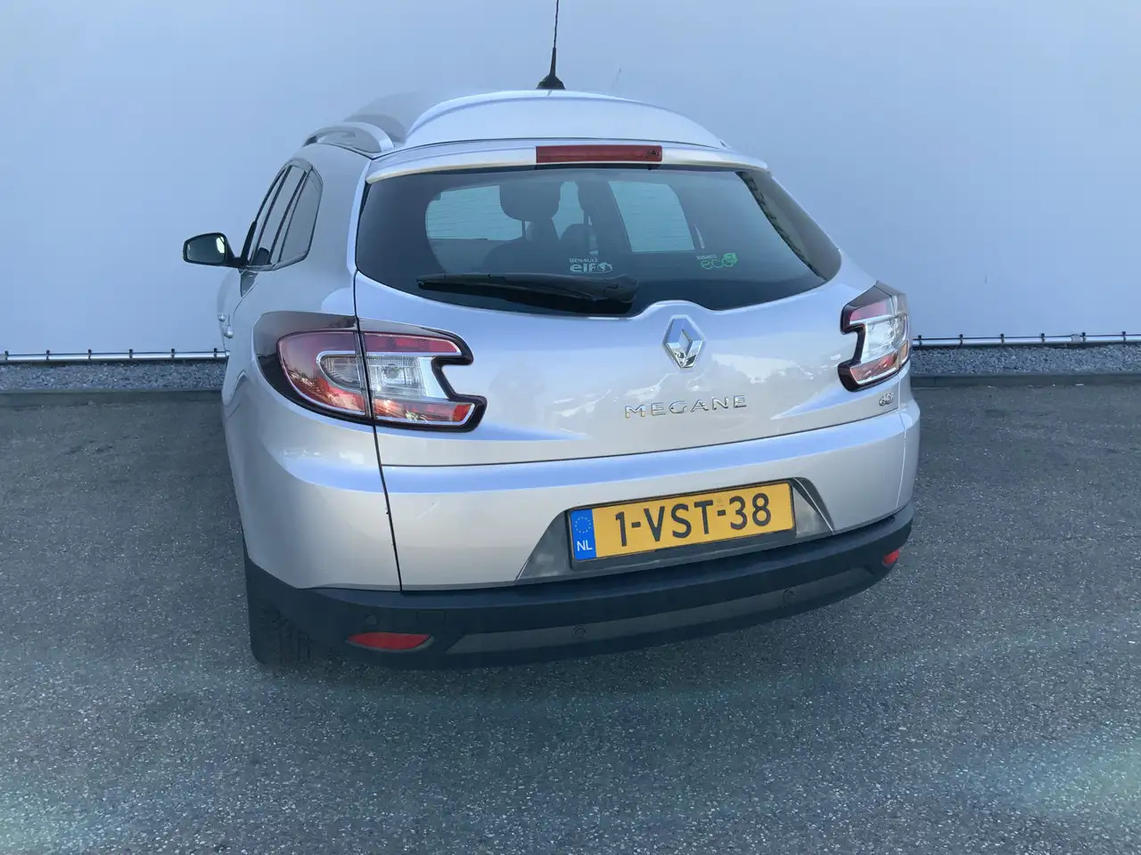 Renault Megane 1.5 dCi Expression Airco Navi Grijs Kenteken Euro - Personenwagen: afbeelding 2 Renault Megane 1.5 dCi Expression Airco Navi Grijs Kenteken Euro - Personenwagen: afbeelding 2
