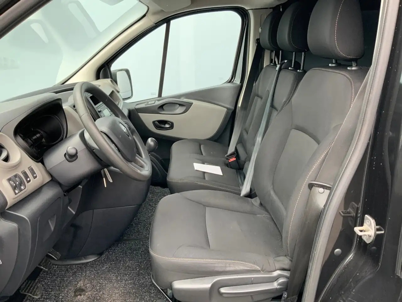 Renault Trafic 1.6 dCi T29 L2H2 Comfort Energy Airco Cruise 3 Zit - Gesloten bestelwagen: afbeelding 5 Renault Trafic 1.6 dCi T29 L2H2 Comfort Energy Airco Cruise 3 Zit - Gesloten bestelwagen: afbeelding 5