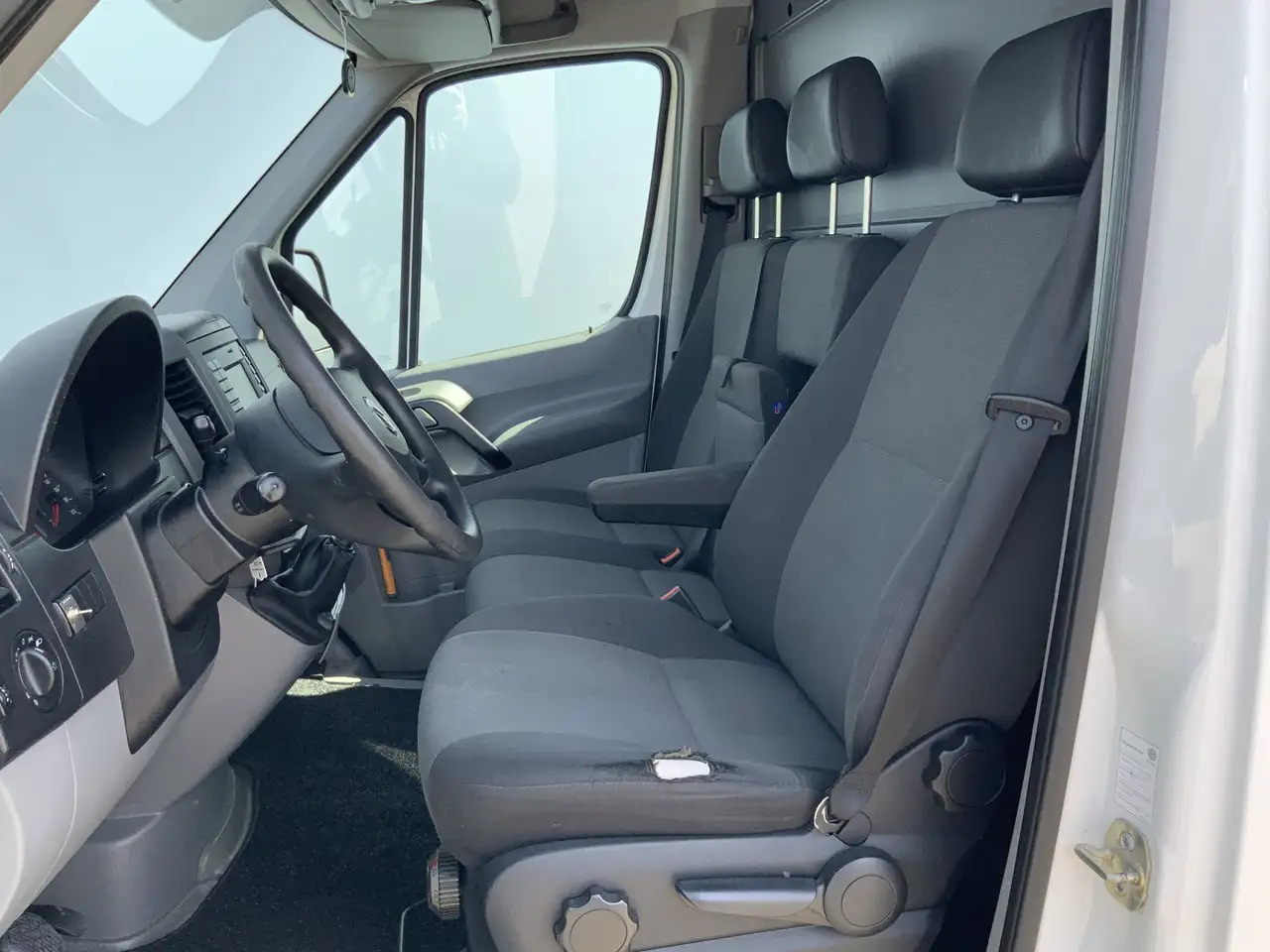 Volkswagen Crafter 35 2.0 TDI L1H1 Airco Cruise 3 Zits Trekhaak 2000 - Gesloten bestelwagen: afbeelding 4 Volkswagen Crafter 35 2.0 TDI L1H1 Airco Cruise 3 Zits Trekhaak 2000 - Gesloten bestelwagen: afbeelding 4