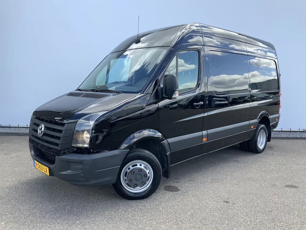 Volkswagen Crafter 35 2.0 TDI L2H2 Airco Cruise Trekhaak 3500 kg weba - Gesloten bestelwagen: afbeelding 1 Volkswagen Crafter 35 2.0 TDI L2H2 Airco Cruise Trekhaak 3500 kg weba - Gesloten bestelwagen: afbeelding 1
