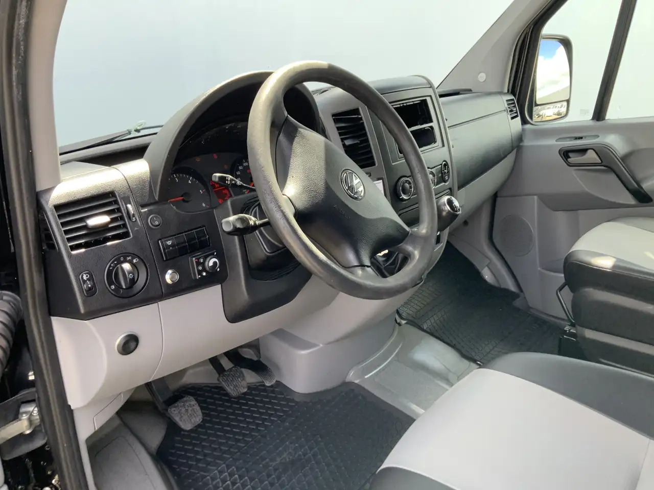 Volkswagen Crafter 35 2.0 TDI L2H2 Airco Cruise Trekhaak 3500 kg weba - Gesloten bestelwagen: afbeelding 4 Volkswagen Crafter 35 2.0 TDI L2H2 Airco Cruise Trekhaak 3500 kg weba - Gesloten bestelwagen: afbeelding 4