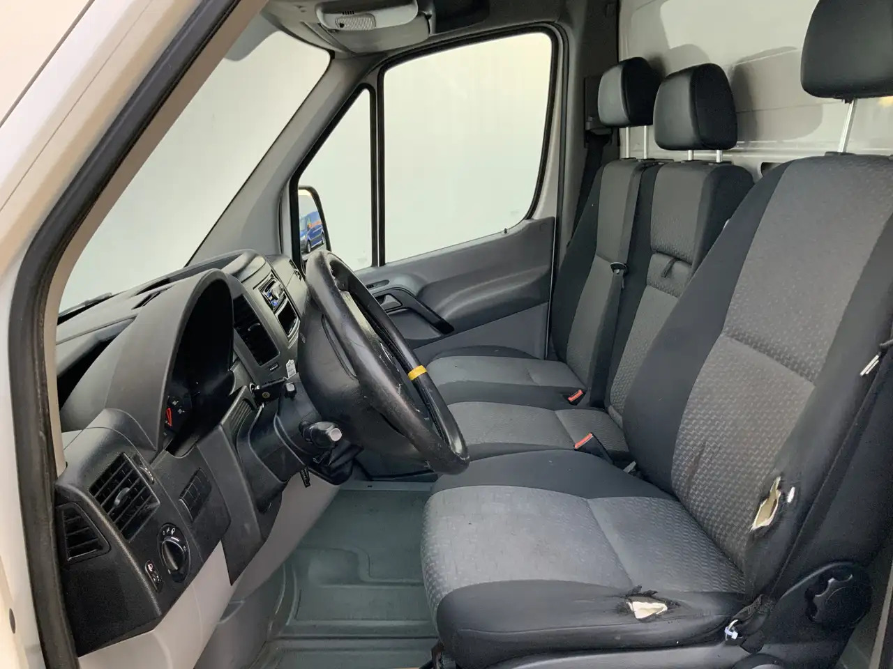 Volkswagen Crafter 35 2.0 TDI L3H1 Glasresteel Airco Cruise 3 Zits UI - Bestelwagen gesloten laadbak, Gemeentelijke machine/ Speciaal: afbeelding 3 Volkswagen Crafter 35 2.0 TDI L3H1 Glasresteel Airco Cruise 3 Zits UI - Bestelwagen gesloten laadbak, Gemeentelijke machine/ Speciaal: afbeelding 3