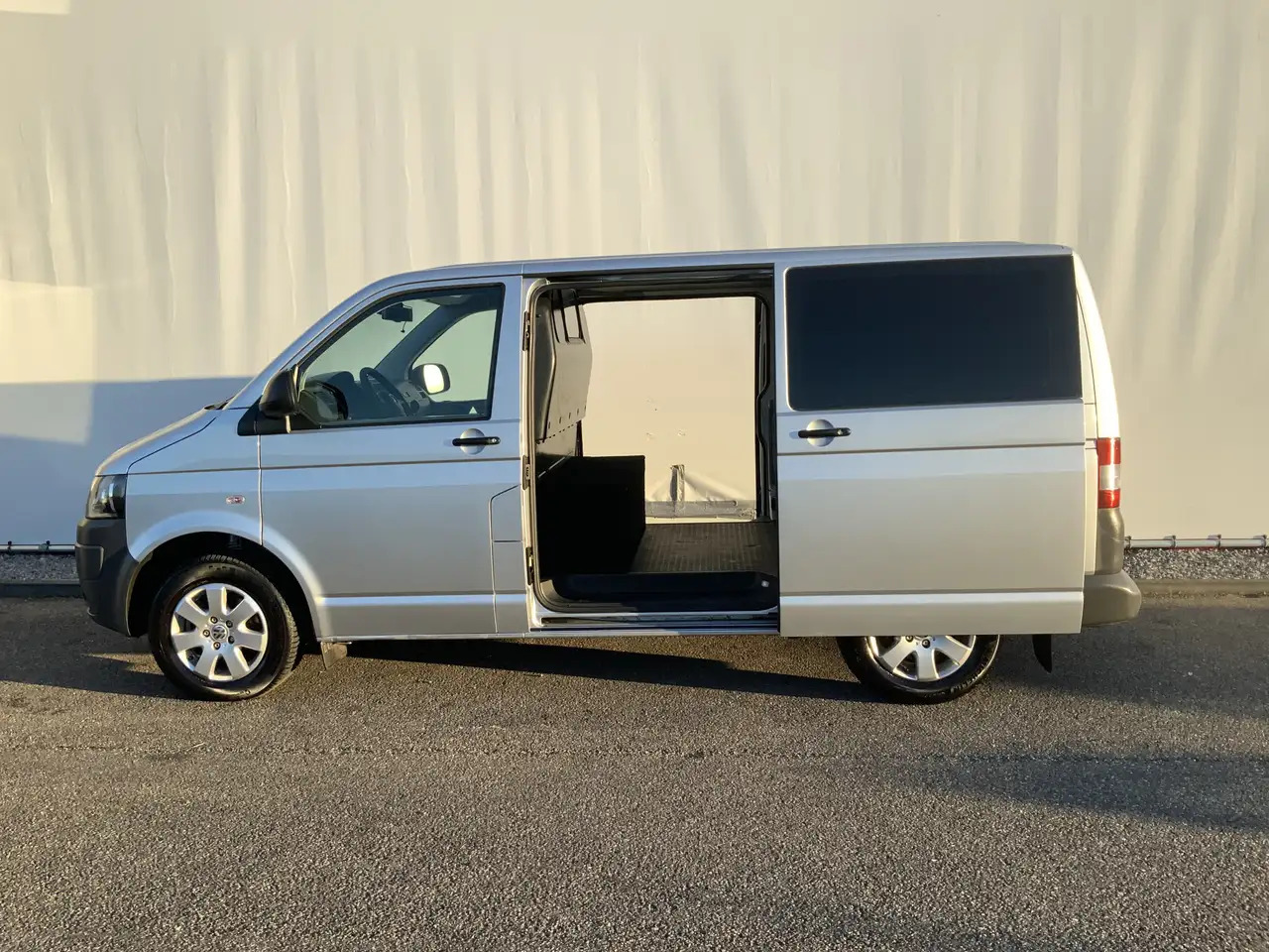 Gesloten bestelwagen Volkswagen T5 Transporter 2.0 L1H2 Benzine Airco Navi Dub Schuifdeuren Leer: afbeelding 8