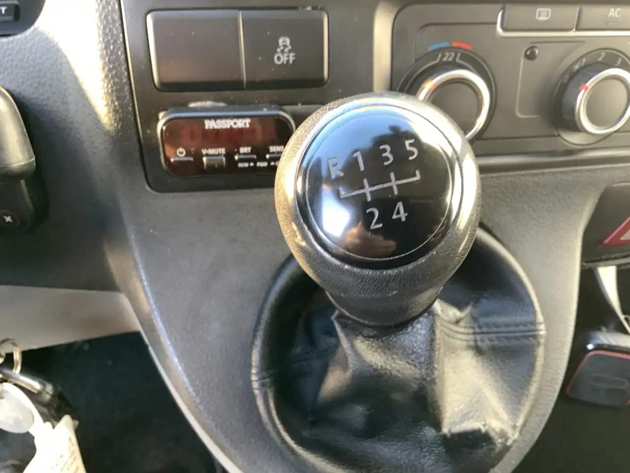 Gesloten bestelwagen Volkswagen T5 Transporter 2.0 L1H2 Benzine Airco Navi Dub Schuifdeuren Leer: afbeelding 19