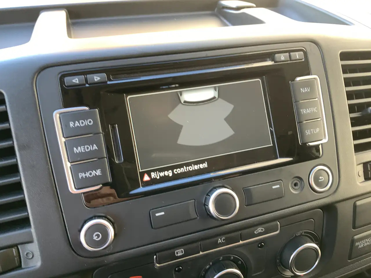 Gesloten bestelwagen Volkswagen T5 Transporter 2.0 L1H2 Benzine Airco Navi Dub Schuifdeuren Leer: afbeelding 11