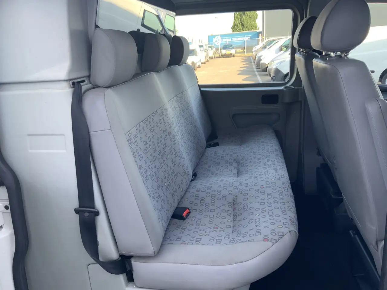 Volkswagen T5 Transporter 2.5 TDI 300 Budgetline Automaat DubCab Airco Trekh - Bestelwagen met dubbele cabine: afbeelding 4 Volkswagen T5 Transporter 2.5 TDI 300 Budgetline Automaat DubCab Airco Trekh - Bestelwagen met dubbele cabine: afbeelding 4