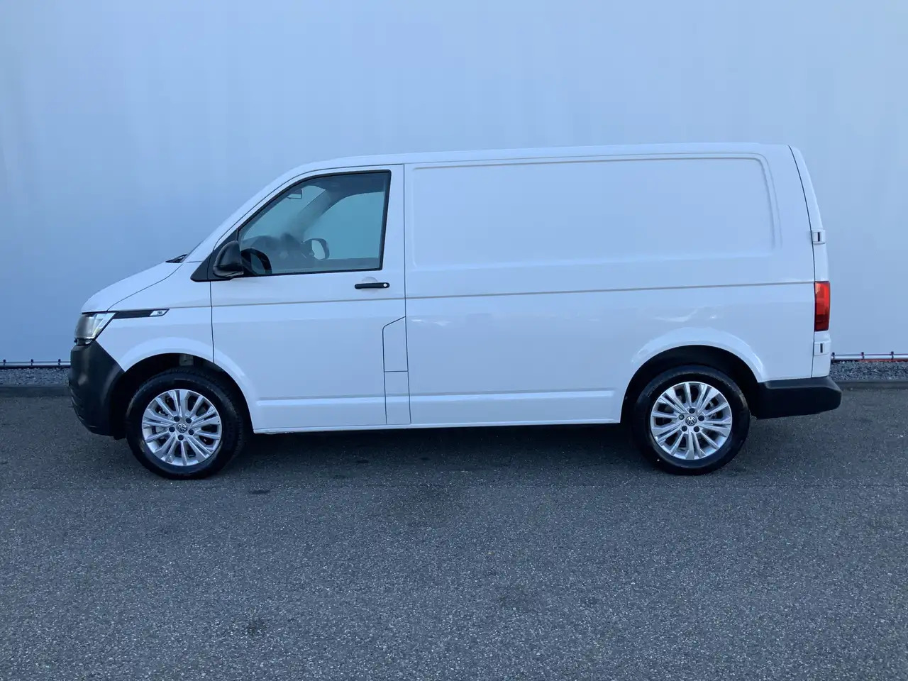 Volkswagen T6.1 Transporter 2.0 TDI L1H1 26 Economy Business - Gesloten bestelwagen: afbeelding 3 Volkswagen T6.1 Transporter 2.0 TDI L1H1 26 Economy Business - Gesloten bestelwagen: afbeelding 3