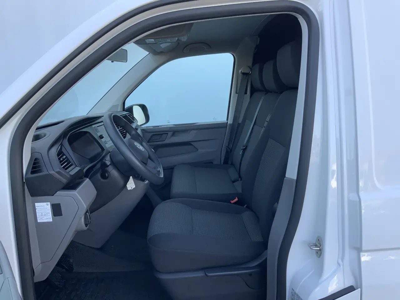 Volkswagen T6.1 Transporter 2.0 TDI L1H1 26 Economy Business - Gesloten bestelwagen: afbeelding 4 Volkswagen T6.1 Transporter 2.0 TDI L1H1 26 Economy Business - Gesloten bestelwagen: afbeelding 4