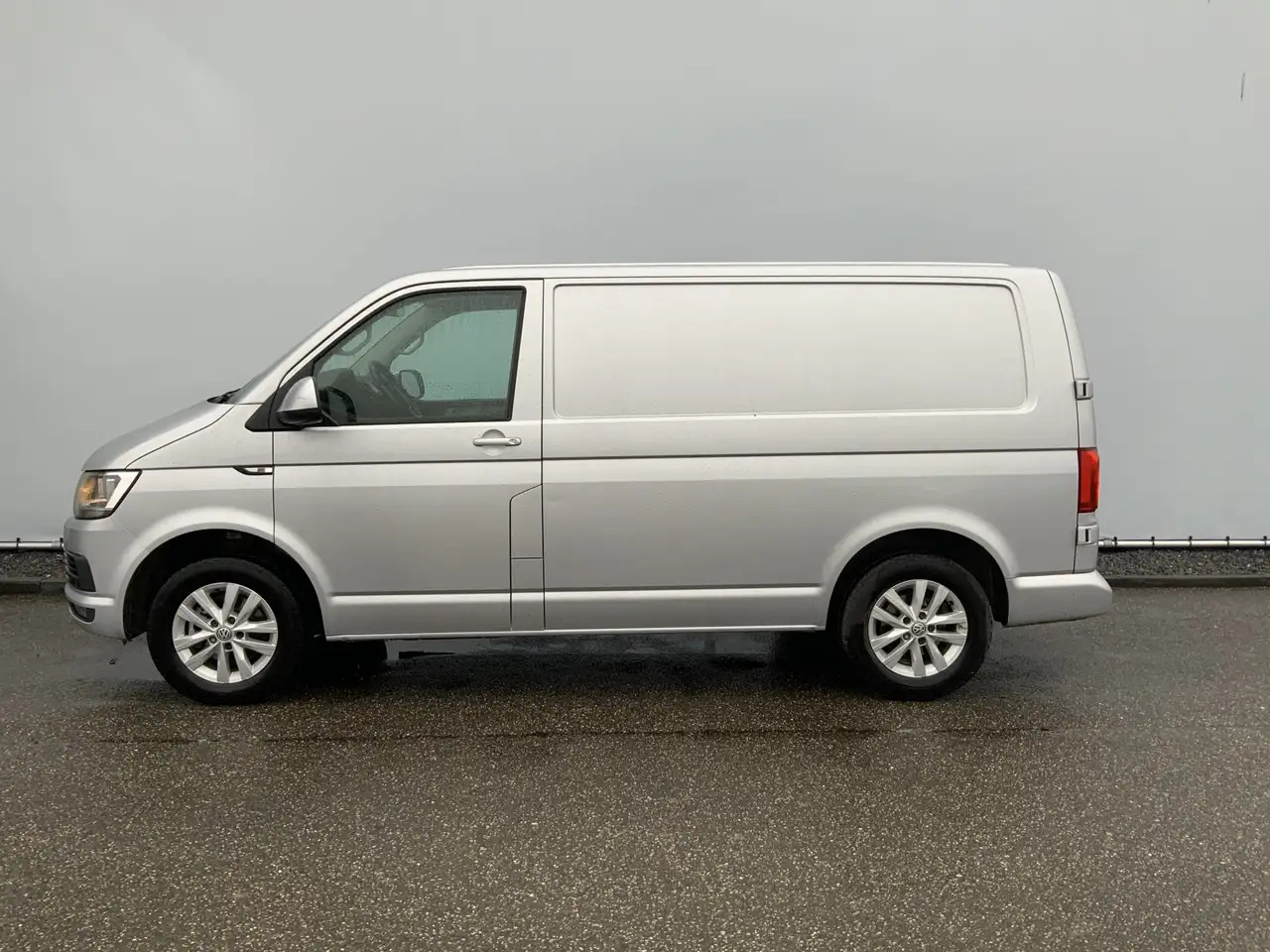 Volkswagen T6 Transporter 2.0 TDI L1H1 Highline Airco Cruise Alu Velg( R Por - Gesloten bestelwagen: afbeelding 3 Volkswagen T6 Transporter 2.0 TDI L1H1 Highline Airco Cruise Alu Velg( R Por - Gesloten bestelwagen: afbeelding 3