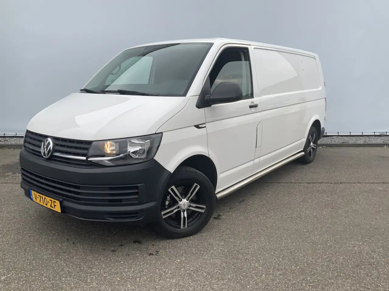 Volkswagen T6 Transporter 2.0 TDI L2H1 Airco Navi 3 Zits Alu Velg Euro 6 - Gesloten bestelwagen: afbeelding 1 Volkswagen T6 Transporter 2.0 TDI L2H1 Airco Navi 3 Zits Alu Velg Euro 6 - Gesloten bestelwagen: afbeelding 1