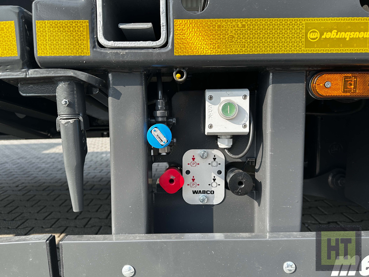 Meusburger 3-Achs-Tele-Semi mit 1 Paar Radmulden und hydr. Rampen - Dieplader oplegger: afbeelding 5 Meusburger 3-Achs-Tele-Semi mit 1 Paar Radmulden und hydr. Rampen - Dieplader oplegger: afbeelding 5